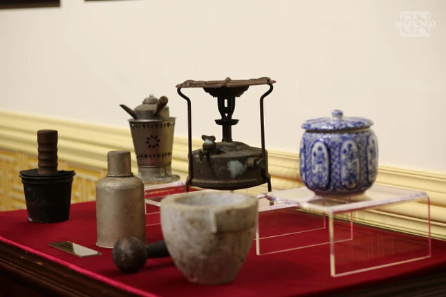 Dụng cụ Đại lão Hòa thượng dùng để bào chế thuốc Dụng cụ Đại lão Hòa thượng dùng để bào chế thuốc