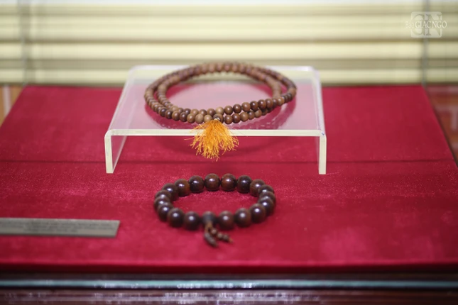 Chuỗi tràng hạt và các pháp khí gắn liền với Đại lão Hòa thượng Chuỗi tràng hạt và các pháp khí gắn liền với Đại lão Hòa thượng