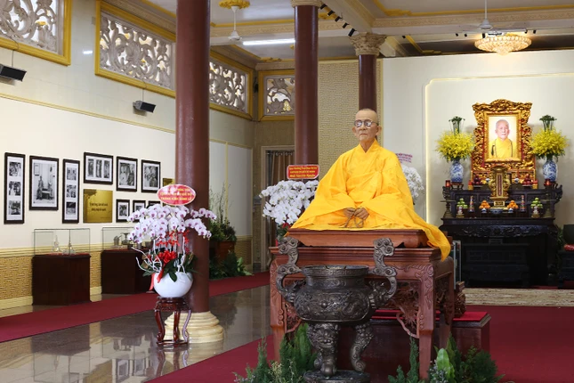 Pháp tướng Đại lão Hòa thượng Thích Trí Tịnh (1917-2014) trong không gian triển lãm tưởng niệm tại chùa Vạn Đức Pháp tướng Đại lão Hòa thượng Thích Trí Tịnh (1917-2014) trong không gian triển lãm tưởng niệm tại chùa Vạn Đức