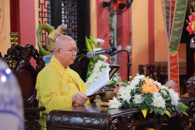 Hòa thượng Thích Hoằng Tri đại vị trùng tuyên giới luật Hòa thượng Thích Hoằng Tri đại vị trùng tuyên giới luật