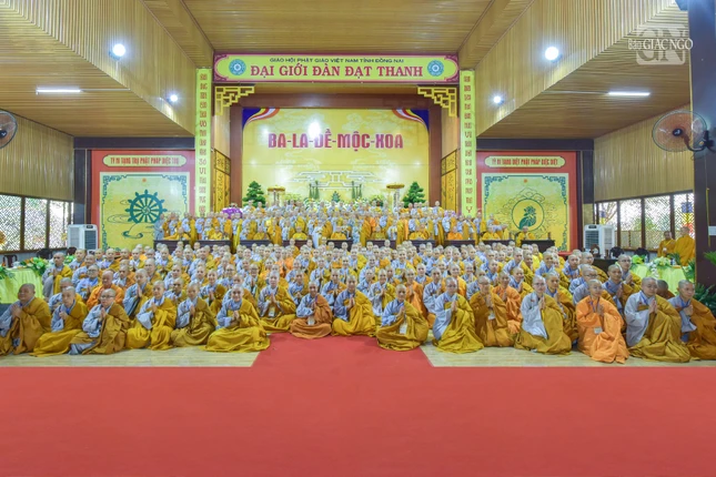 40 đàn Tỳ-kheo-ni còn lại sẽ tiếp tục tấn đàn để thọ nhận giới pháp vào sáng mai 28-4