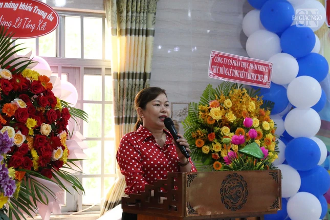 Bà Nguyễn Thị Thanh Xuân phát biểu chúc mừng