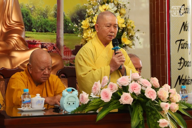 Hòa thượng Thích Hoằng Tri sách tấn chư hành giả an cư tại chùa Kiều Đàm