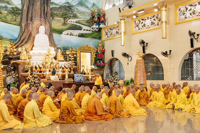 Bố-tát nhắc nhở Tăng đoàn về nếp sống tỉnh thức, kết nối đạo mạch trong thanh tịnh