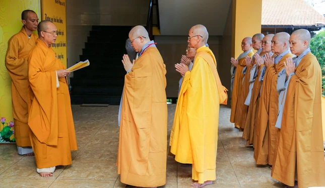 Giới tử Tỳ-kheo-ni cầu Chánh pháp Đại Tăng Giới tử Tỳ-kheo-ni cầu Chánh pháp Đại Tăng