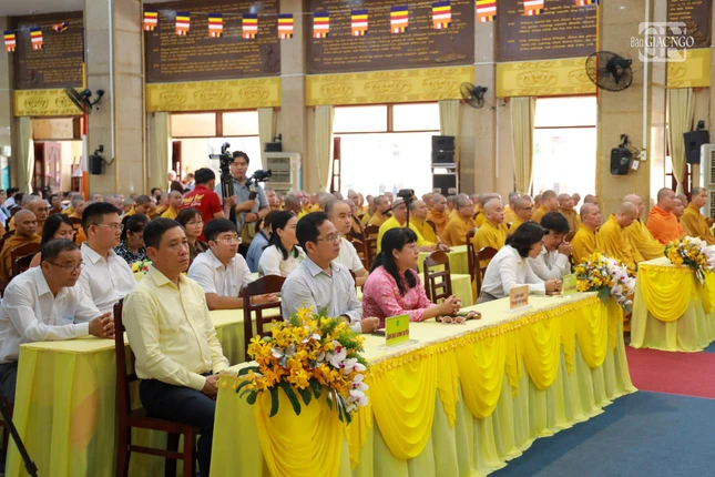 Đại diện lãnh đạo chính quyền các cấp