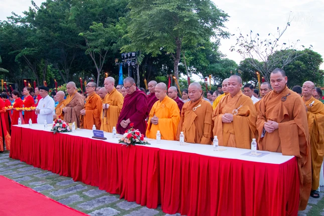 Chư tôn đức tham dự