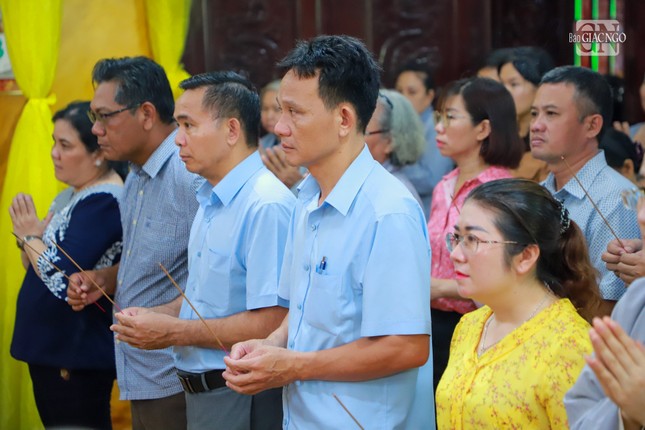 Thành kính tưởng niệm