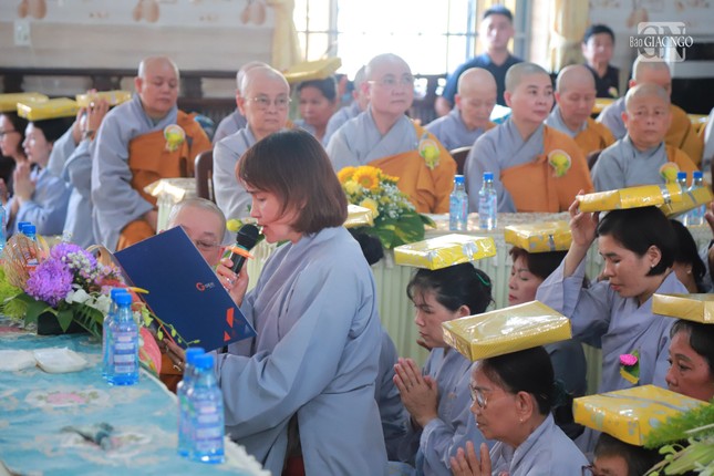 Đại diện Phật tử dâng lời tác bạch