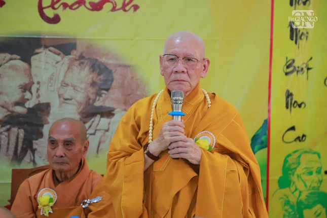 Hòa thượng Thích Đạt Niệm ban đạo từ Hòa thượng Thích Đạt Niệm ban đạo từ