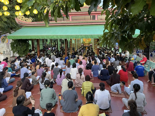 Đông đảo Phật tử về tham dự