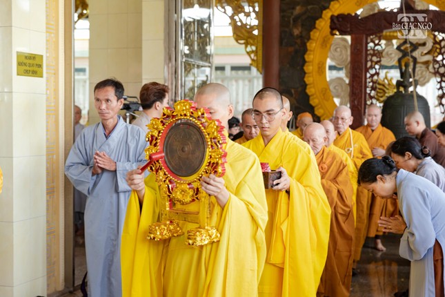 Cung nghinh chư tôn đức quang lâm