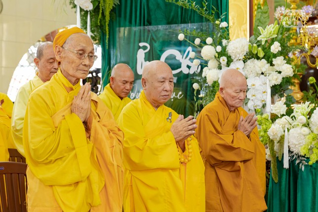 Chư tôn giáo phẩm chứng minh