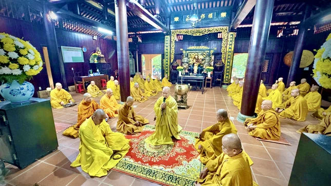 Hòa thượng Thích Hoằng Tri đại vị trùng tuyên giới Tỳ-kheo và Bồ-tát