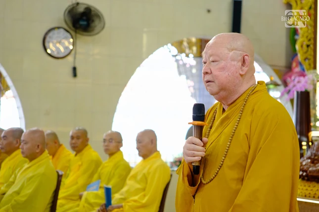 Hòa thượng Thích Duy Trấn sách tấn đạo tràng Phật tử chùa Vạn Đức