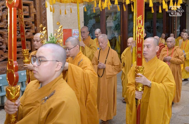 Cung nghinh Đức Pháp chủ và chư tôn giáo phẩm lãnh đạo GHPGVN tham dự