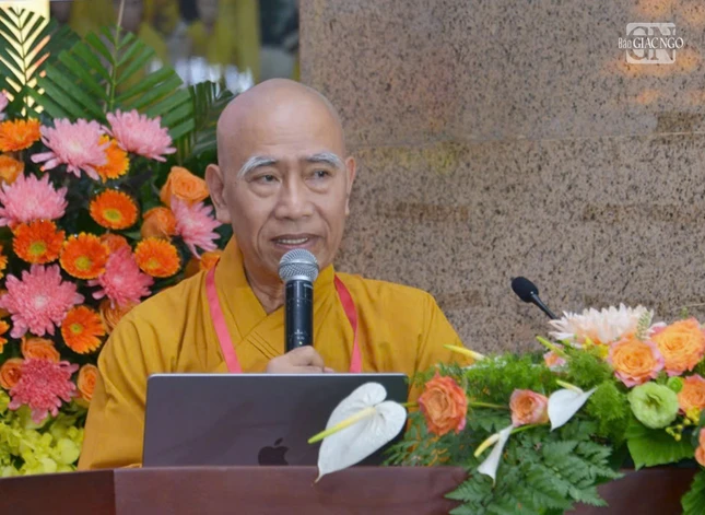 Hòa thượng Thích Tâm Đức báo cáo tổng kết