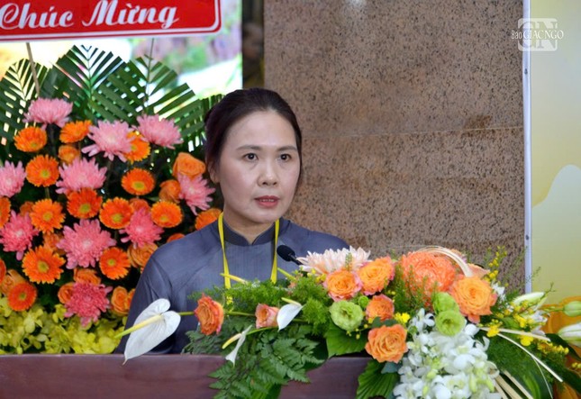 Phó Trưởng ban Tôn giáo Chính phủ Trần Thị Minh Nga phát biểu chúc mừng Viện Nghiên cứu Phật học VN