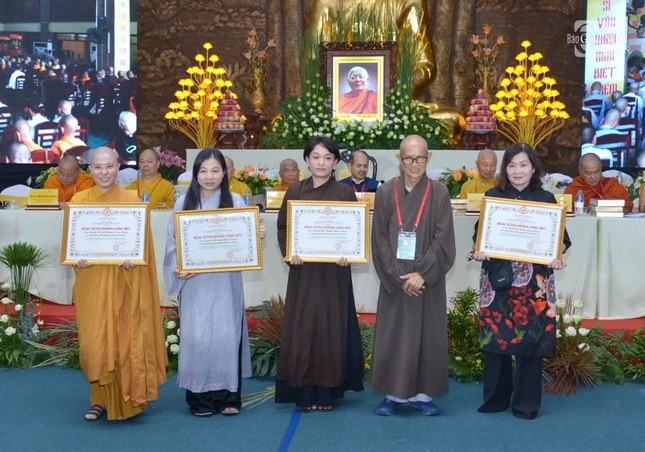 ...thuộc các Trung tâm, Ban trực thuộc Viện