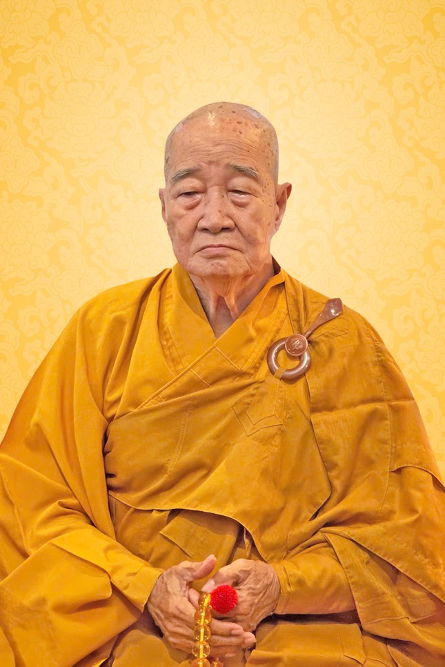 Chân dung Trưởng lão Hòa thượng Thích Nhựt Liên (1941-2024) Chân dung Trưởng lão Hòa thượng Thích Nhựt Liên (1941-2024)