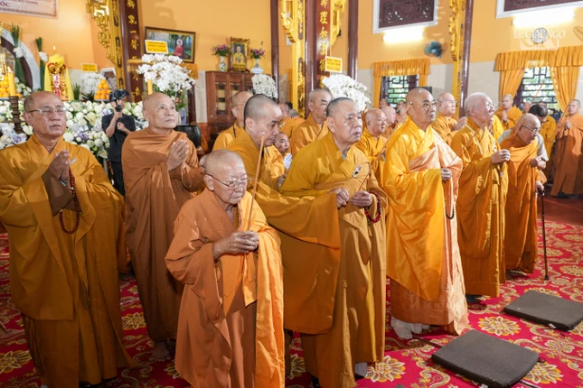 Chư tôn giáo phẩm niêm hương lễ Tổ