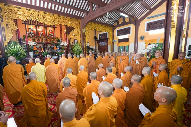 Cử hành nghi thức nhập kim quan