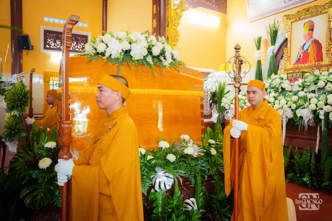 Hòa thượng Thích Huệ Cảnh thuộc dòng Lâm Tế Gia Phổ đời thứ 41, húy Nhựt Quang, hiệu Huệ Cảnh; là vị giáo phẩm gắn bó và có nhiều đóng góp cho Phật sự tại địa phương, đặc biệt là với Phật giáo Q.9 (cũ), nay là TP.Thủ Đức, qua các vai trò khác nhau