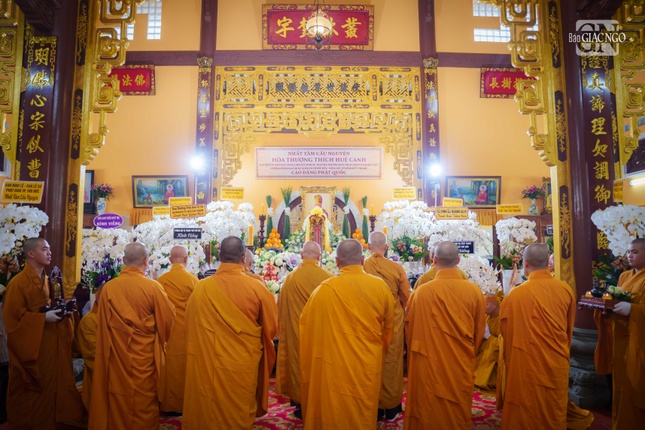 Chư tôn đức Ban Trị sự GHPGVN TP.HCM kính viếng Giác linh Hòa thượng tân viên tịch