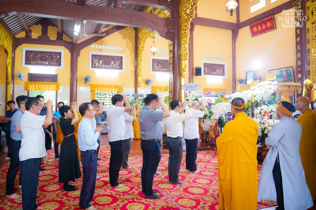 Phái đoàn Ban Tuyên giáo Thành ủy TP.HCM và Sở Văn hóa, Thể thao và Du lịch do ông Phan Nguyễn Như Khuê, Trưởng ban Tuyên giáo Thành ủy TP.HCM làm trưởng đoàn