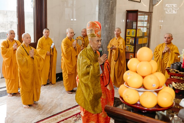 Thượng tọa Thích Quảng Chơn, Trưởng ban Nghi lễ GHPGVN TP.HCM chủ trì nghi thức an vị Phật Thượng tọa Thích Quảng Chơn, Trưởng ban Nghi lễ GHPGVN TP.HCM chủ trì nghi thức an vị Phật
