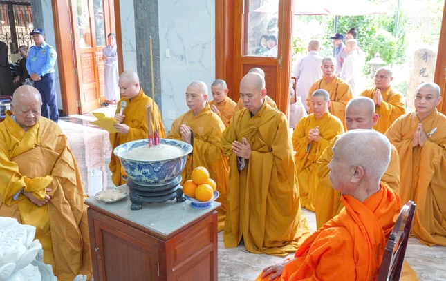 Môn đồ đệ tử dâng lời tác bạch