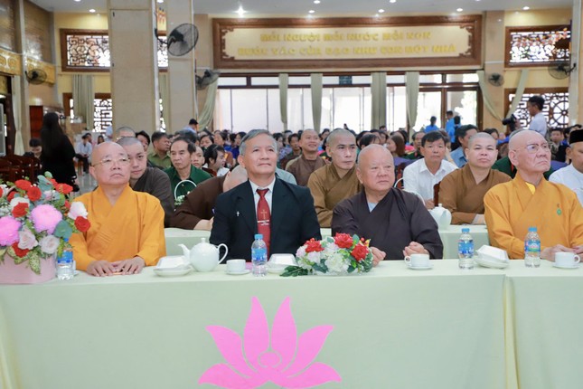 Chư tôn đức và đại biểu tham dự