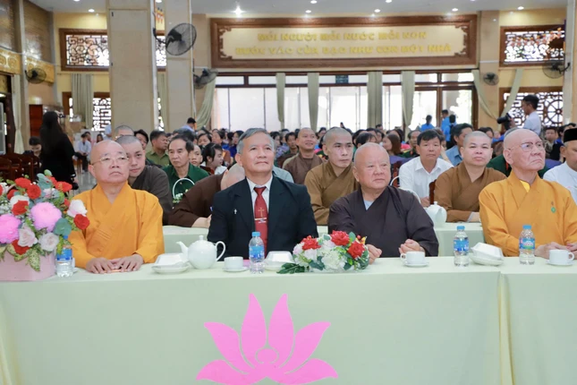 Chư tôn đức và đại biểu tham dự