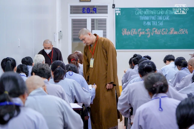 Tại các phòng thi