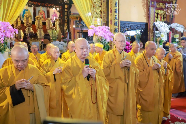 Phái đoàn Ban Trị sự GHPGVN TP.HCM viếng tang Hòa thượng Thích Trung Phú