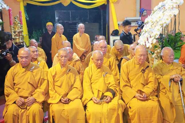 Chư tôn đức tham dự lễ truy niệm