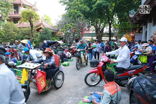 Ấm áp những phần quà trước thềm Tết Nguyên đán Ất Tỵ - 2025 Ấm áp những phần quà trước thềm Tết Nguyên đán Ất Tỵ - 2025