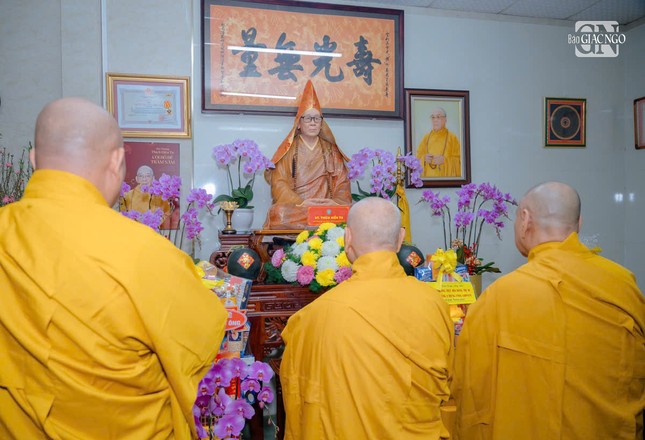 Đảnh lễ Giác linh Trưởng lão Hòa thượng Thích Hiển Tu