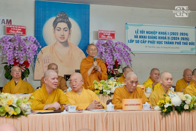 Trưởng lão Hòa thượng Viên Minh ban đạo từ