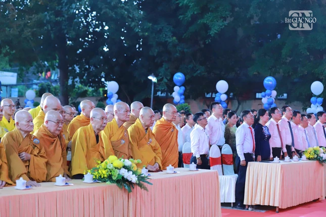 Chư vị giáo phẩm, lãnh đạo chính quyền tham dự buổi lễ