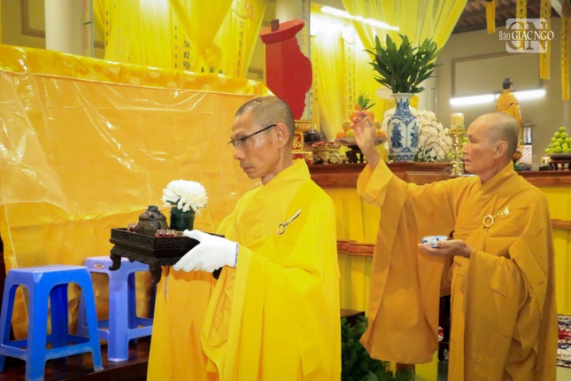 Sái tịnh kim quan