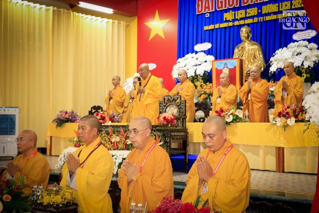 Niệm Phật cầu gia hộ