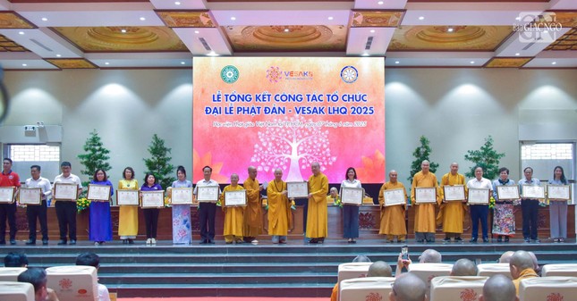 Các cá nhân tiêu biểu đón nhận Bằng tuyên dương công đức của TƯGH