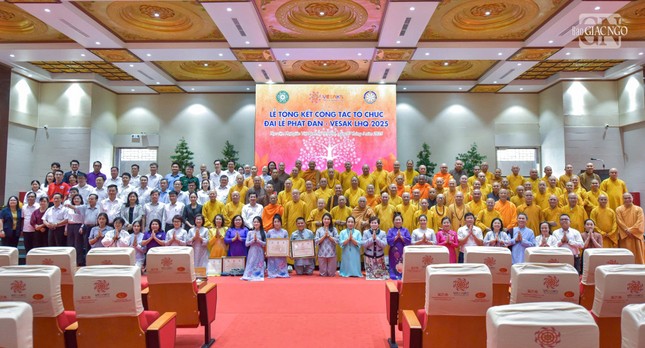 Buổi lễ khép lại trong không khí thân tình, đánh dấu kết thúc một mùa Vesak thành công tốt đẹp