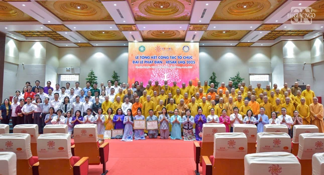 Buổi lễ khép lại trong không khí thân tình, đánh dấu kết thúc một mùa Vesak thành công tốt đẹp