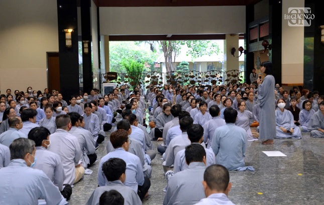 Lễ quy y được tổ chức định kỳ theo lịch sinh hoạt tu học của đạo tràng Pháp Hoa