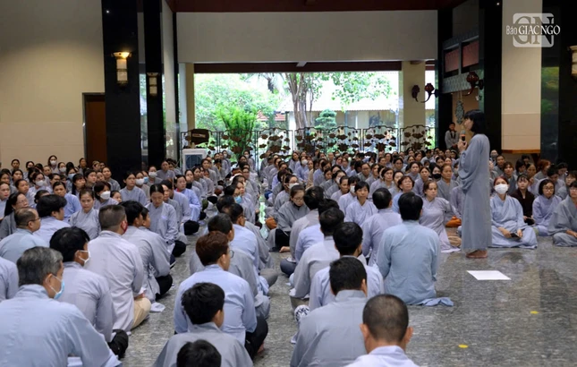 Lễ quy y được tổ chức định kỳ theo lịch sinh hoạt tu học của đạo tràng Pháp Hoa