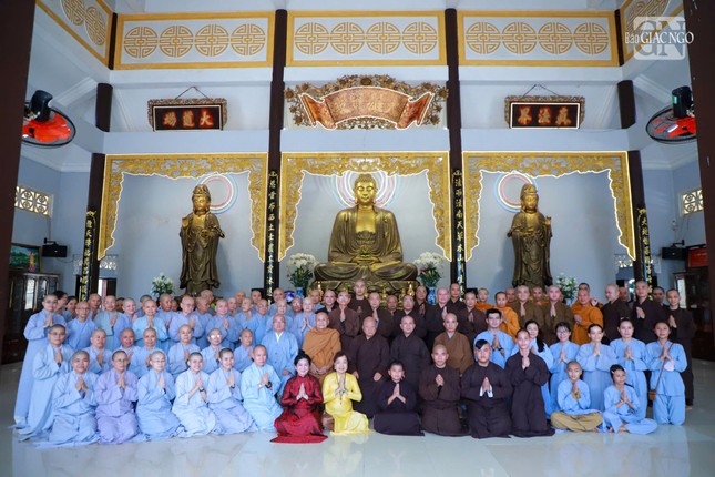 Tại chánh điện chùa An Long