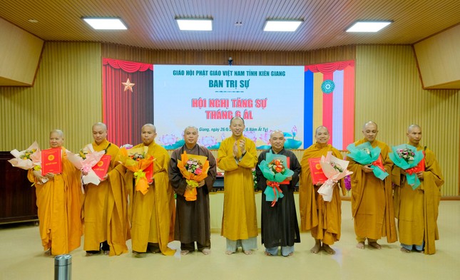 Ban Trị sự GHPGVN tỉnh trao quyết định bổ nhiệm trụ trì đến 9 tự viện đủ điều kiện theo quy định Ban Trị sự GHPGVN tỉnh trao quyết định bổ nhiệm trụ trì đến 9 tự viện đủ điều kiện theo quy định