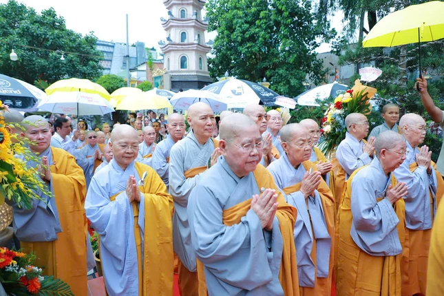 Chư Ni tưởng niệm